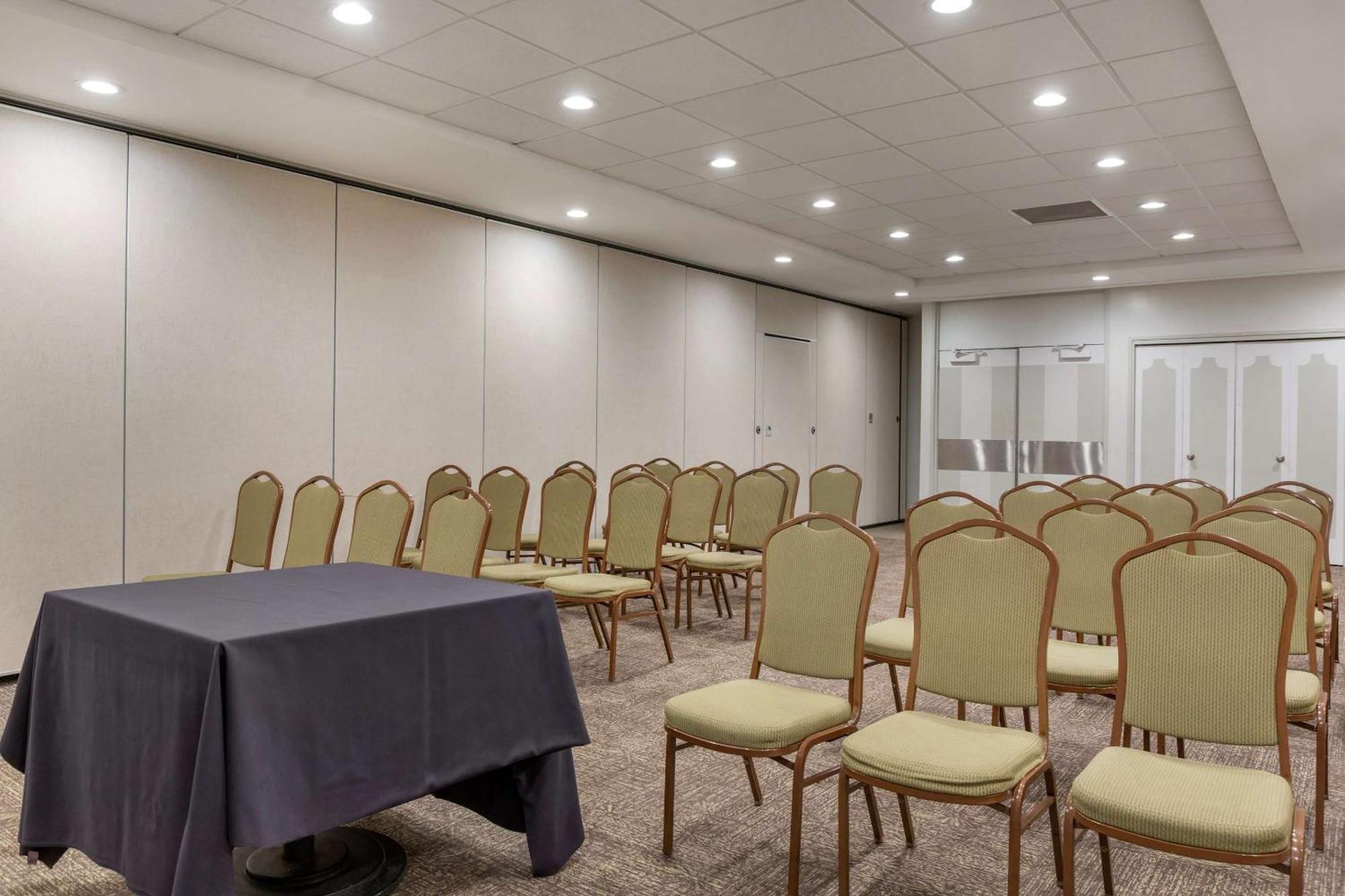 Radisson Hotel Southfield-Detroit エクステリア 写真