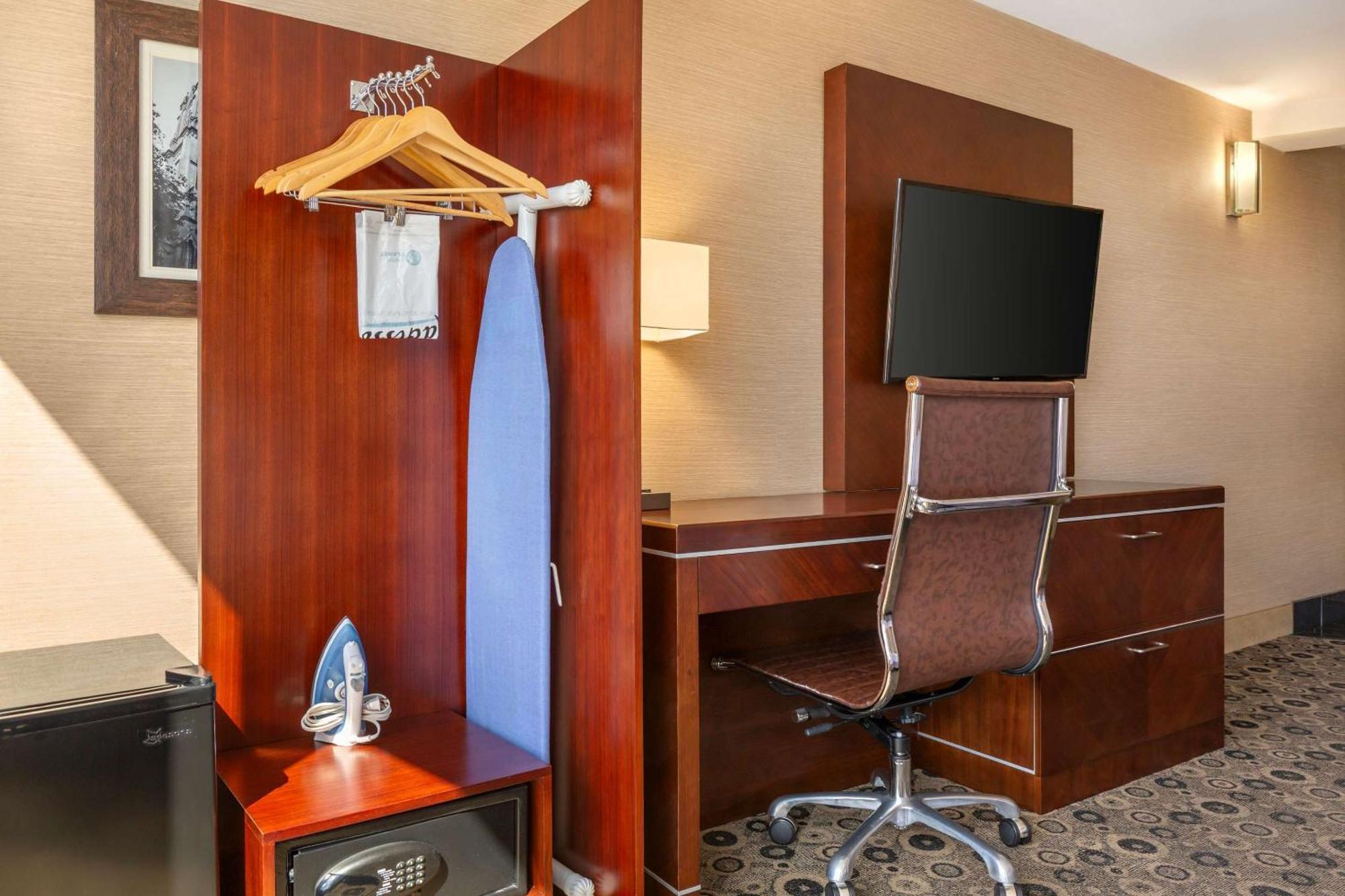 Radisson Hotel Southfield-Detroit エクステリア 写真