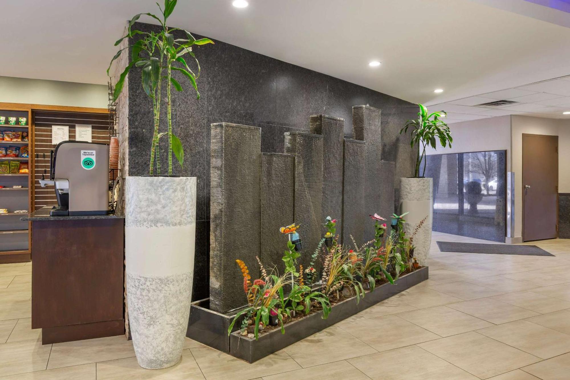 Radisson Hotel Southfield-Detroit エクステリア 写真
